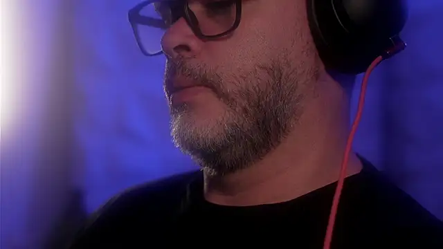 Snapshot of Sanders_White chatting on 10-15-25, 03:28 Sanders White online show from 10-15-25, 03:28