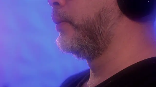 Snapshot of Sanders_White chatting on 10-31-25, 02:18 Sanders White online show from 10-31-25, 02:18