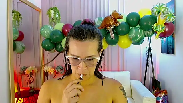 Britney taylor  online show from 01-08-25, 11:09