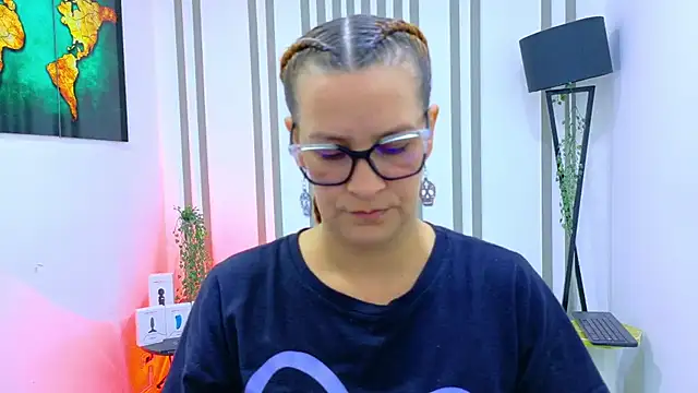 Britney taylor  online show from 11-21-25, 09:02