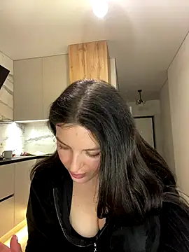 little belucci online show from 12-16-25, 02:44