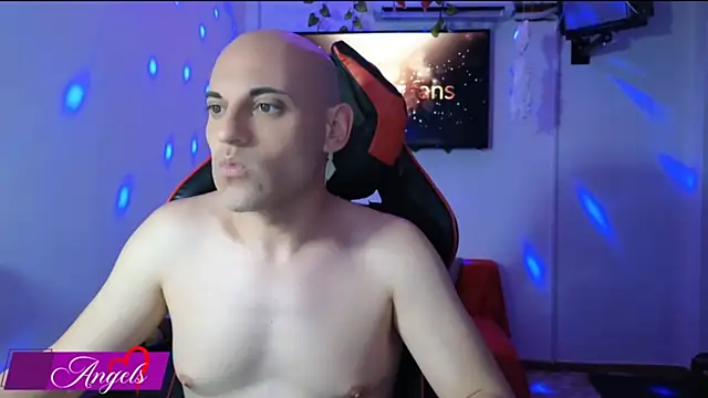 Snapshot of smangels chatting on 01-31-25, 11:35 smangels online show from 01-31-25, 11:35