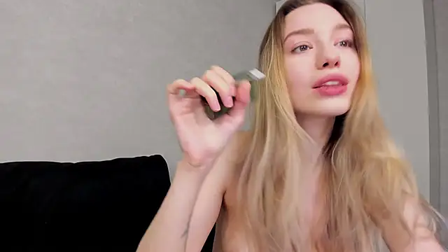 Snapshot of mary_shiota chatting on 12-18-25, 08:42 mary shiota online show from 12-18-25, 08:42