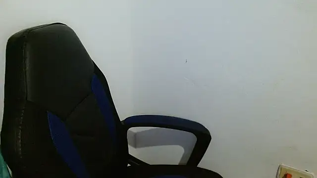 Snapshot of katia_mature chatting on 01-31-25, 04:03 katia mature online show from 01-31-25, 04:03