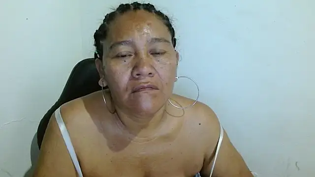 Snapshot of katia_mature chatting on 02-05-25, 09:36 katia mature online show from 02-05-25, 09:36