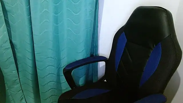 Snapshot of katia_mature chatting on 03-02-25, 08:27 katia mature online show from 03-02-25, 08:27