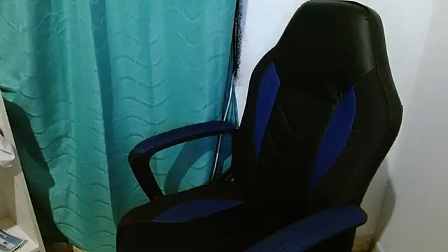 Snapshot of katia_mature chatting on 03-17-25, 09:22 katia mature online show from 03-17-25, 09:22