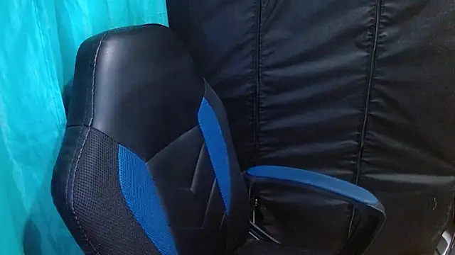 Snapshot of katia_mature chatting on 09-09-25, 04:34 katia mature online show from 09-09-25, 04:34