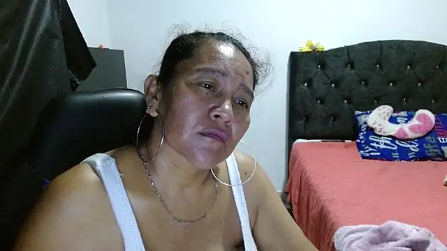 Snapshot of katia_mature chatting on 09-29-25, 03:44 katia mature online show from 09-29-25, 03:44