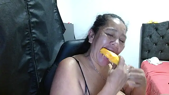 Snapshot of katia_mature chatting on 10-01-25, 03:45 katia mature online show from 10-01-25, 03:45