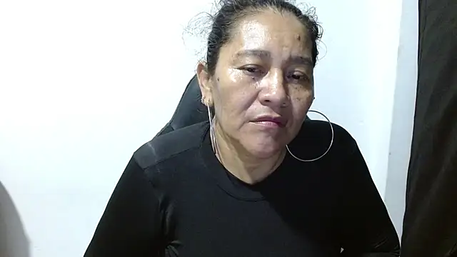 Snapshot of katia_mature chatting on 10-10-25, 11:26 katia mature online show from 10-10-25, 11:26