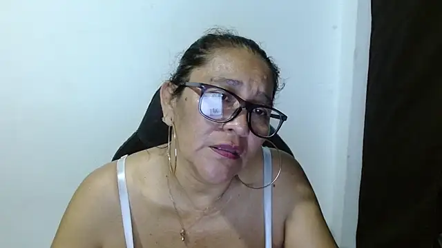 Snapshot of katia_mature chatting on 10-26-25, 02:39 katia mature online show from 10-26-25, 02:39