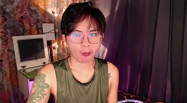 Snapshot of Sexy_Handsome_Drex chatting on 12-25-24, 05:58 Sexy Handsome Drex online show from 12-25-24, 05:58