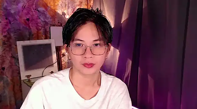 Snapshot of Sexy_Handsome_Drex chatting on 01-01-25, 09:17 Sexy Handsome Drex online show from 01-01-25, 09:17