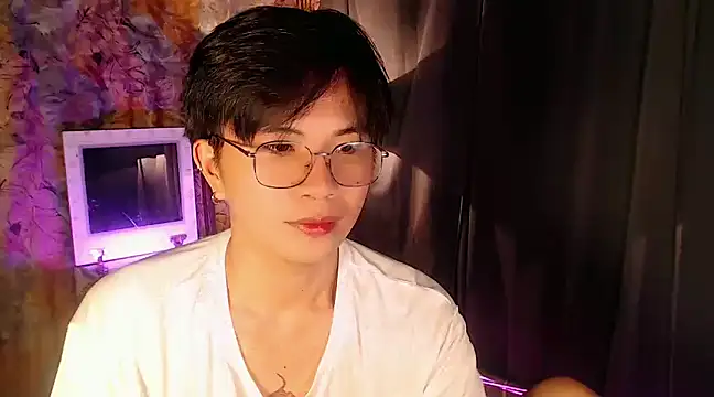 Snapshot of Sexy_Handsome_Drex chatting on 01-28-25, 08:36 Sexy Handsome Drex online show from 01-28-25, 08:36