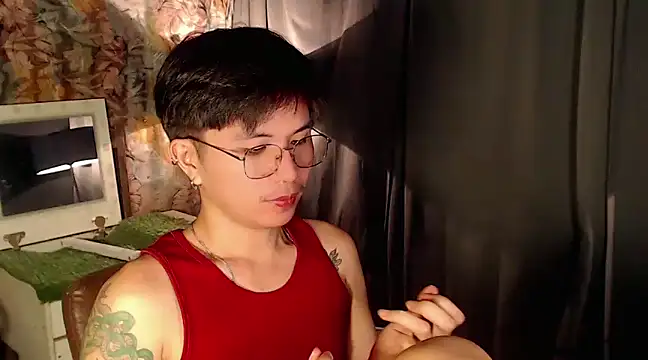 Snapshot of Sexy_Handsome_Drex chatting on 02-14-25, 11:31 Sexy Handsome Drex online show from 02-14-25, 11:31