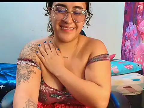 Snapshot of Karol_naughty chatting on 05-30-26, 01:30 Karol naughty online show from 05-30-26, 01:30