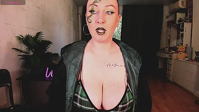 Mira Xo  online show from 10-17-25, 10:51