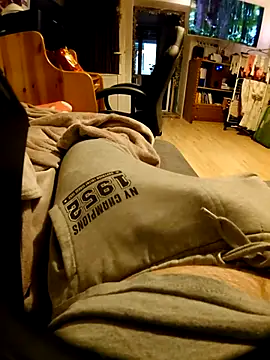 Snapshot of anonymus9006 chatting on 12-18-25, 02:23 anonymus9006 online show from 12-18-25, 02:23