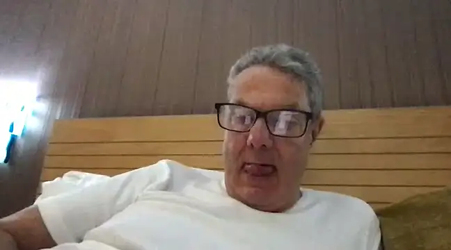 Snapshot of Oldpistolpete chatting on 12-06-24, 04:06 Oldpistolpete online show from 12-06-24, 04:06