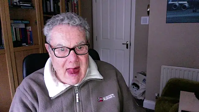 Snapshot of Oldpistolpete chatting on 01-05-25, 01:26 Oldpistolpete online show from 01-05-25, 01:26