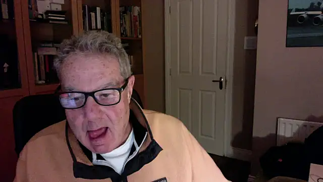 Snapshot of Oldpistolpete chatting on 01-16-25, 06:37 Oldpistolpete online show from 01-16-25, 06:37