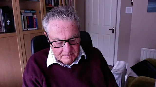 Snapshot of Oldpistolpete chatting on 02-04-25, 10:10 Oldpistolpete online show from 02-04-25, 10:10