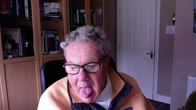 Snapshot of Oldpistolpete chatting on 02-12-25, 10:14 Oldpistolpete online show from 02-12-25, 10:14