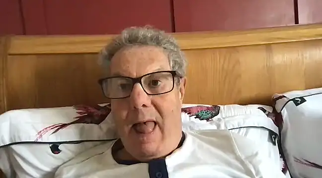 Snapshot of Oldpistolpete chatting on 03-10-25, 09:32 Oldpistolpete online show from 03-10-25, 09:32