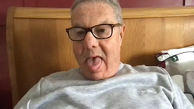 Snapshot of Oldpistolpete chatting on 03-13-25, 02:33 Oldpistolpete online show from 03-13-25, 02:33