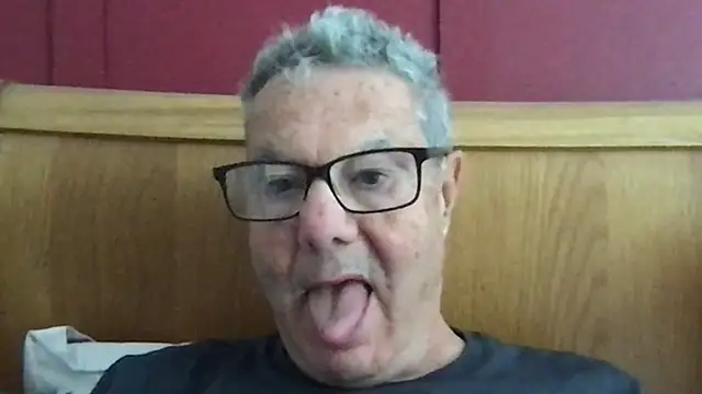 Snapshot of Oldpistolpete chatting on 09-09-25, 09:09 Oldpistolpete online show from 09-09-25, 09:09