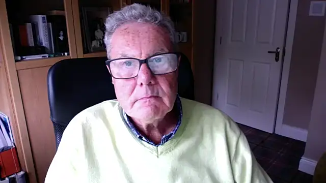 Snapshot of Oldpistolpete chatting on 09-10-25, 02:17 Oldpistolpete online show from 09-10-25, 02:17