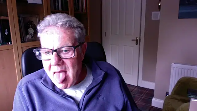 Snapshot of Oldpistolpete chatting on 09-20-25, 12:28 Oldpistolpete online show from 09-20-25, 12:28