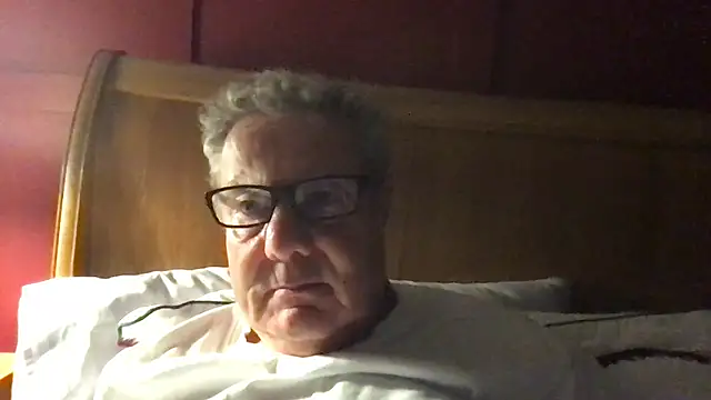 Snapshot of Oldpistolpete chatting on 10-09-25, 11:25 Oldpistolpete online show from 10-09-25, 11:25