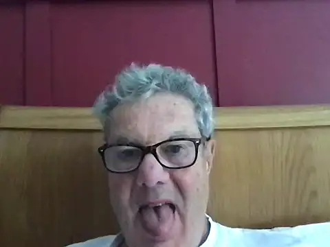 Snapshot of Oldpistolpete chatting on 10-11-25, 10:47 Oldpistolpete online show from 10-11-25, 10:47