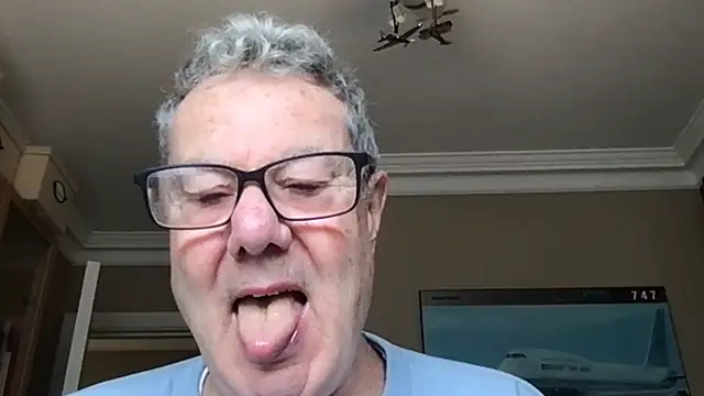 Snapshot of Oldpistolpete chatting on 11-02-25, 01:02 Oldpistolpete online show from 11-02-25, 01:02