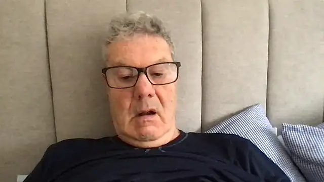 Snapshot of Oldpistolpete chatting on 11-05-25, 10:04 Oldpistolpete online show from 11-05-25, 10:04