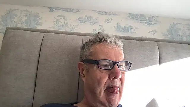 Snapshot of Oldpistolpete chatting on 11-10-25, 09:30 Oldpistolpete online show from 11-10-25, 09:30