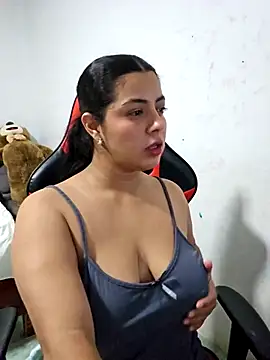 Snapshot of Mary_pinkish chatting on 10-05-25, 12:53 Mary pinkish online show from 10-05-25, 12:53