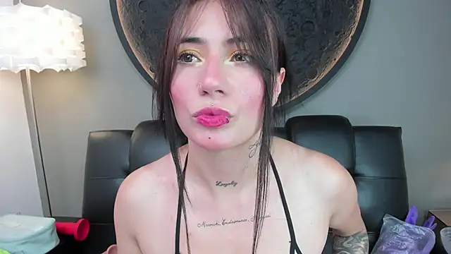 miss sharlotte18 online show from 02-05-25, 06:04