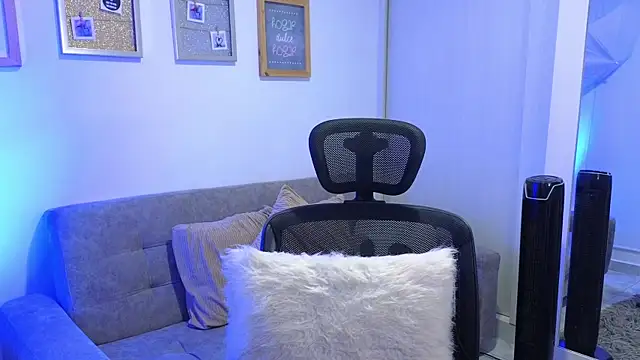 annylouis online show from 11-19-25, 07:36