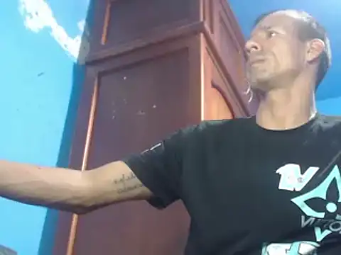 Snapshot of couplepregnantdick20 chatting on 03-05-25, 08:53 couplepregnantdick20 online show from 03-05-25, 08:53