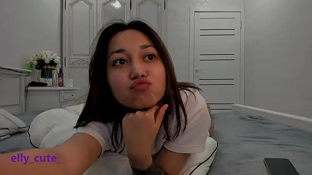 Elly Cute online show from 12-10-24, 09:54