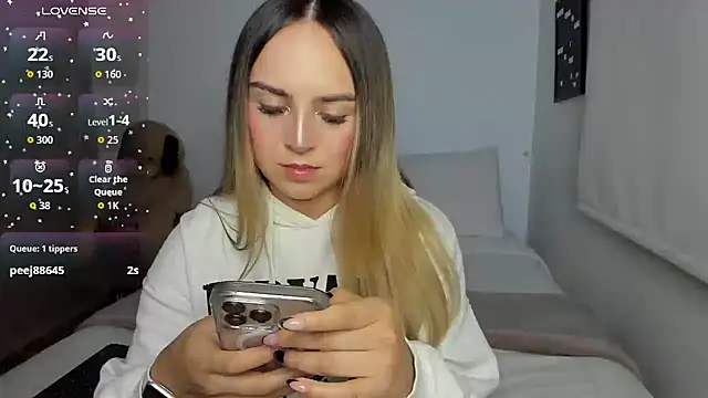 sophi mooreno online show from 03-23-26, 01:09