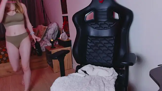 Snapshot of _whiteprincess chatting on 10-23-25, 10:36 whiteprincess online show from 10-23-25, 10:36