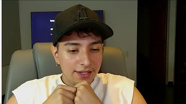 Snapshot of Jhoan_saenz chatting on 10-08-25, 12:19 Jhoan saenz online show from 10-08-25, 12:19