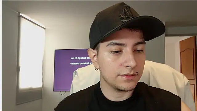 Snapshot of Jhoan_saenz chatting on 10-10-25, 04:50 Jhoan saenz online show from 10-10-25, 04:50