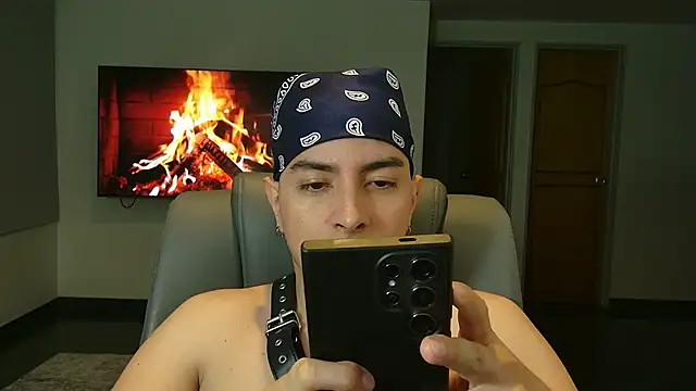 Snapshot of Jhoan_saenz chatting on 10-16-25, 12:55 Jhoan saenz online show from 10-16-25, 12:55