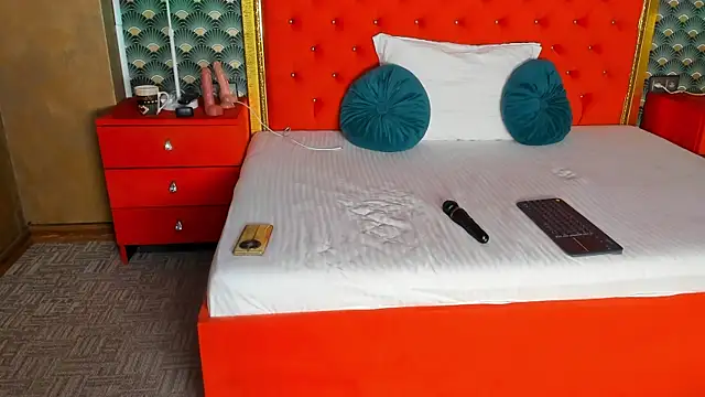 Snapshot of VallerieJones chatting on 10-24-25, 07:43 VallerieJones online show from 10-24-25, 07:43