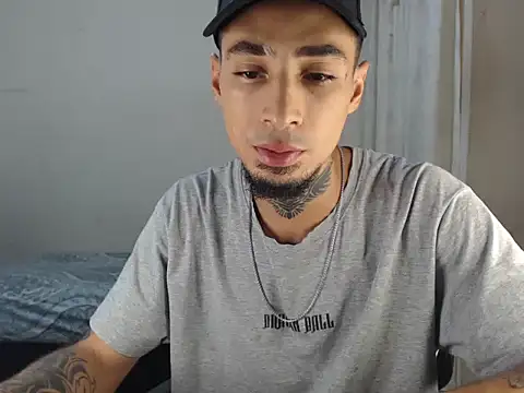 emiliano hottt online show from 01-26-25, 07:20